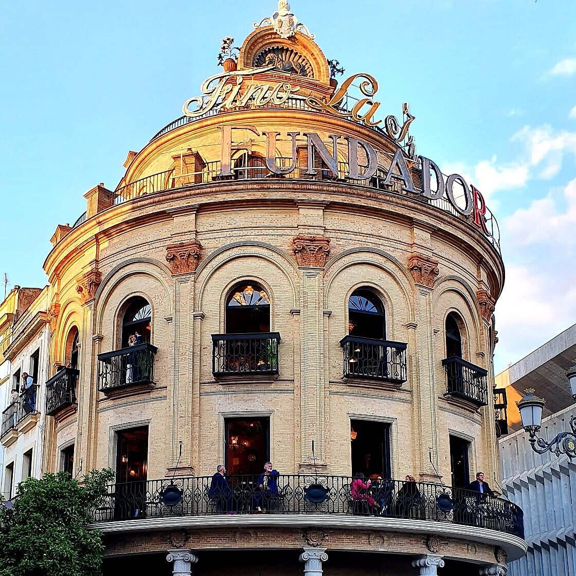 Exterior edificio El Gallo Azul
