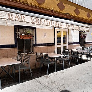 fachada del bar arturo