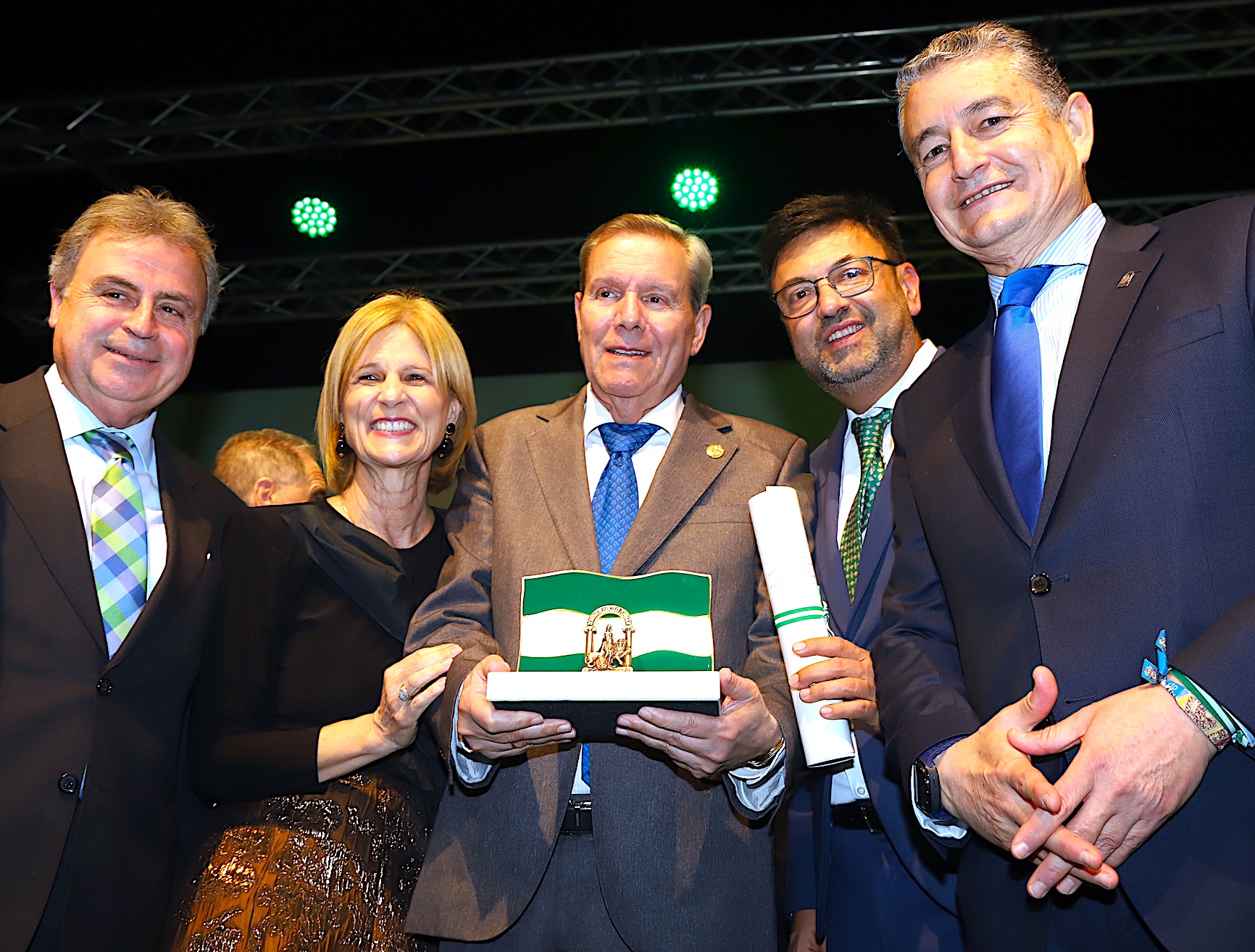 Jerez recibe la Bandera de Andalucía a la Proyección de la provincia